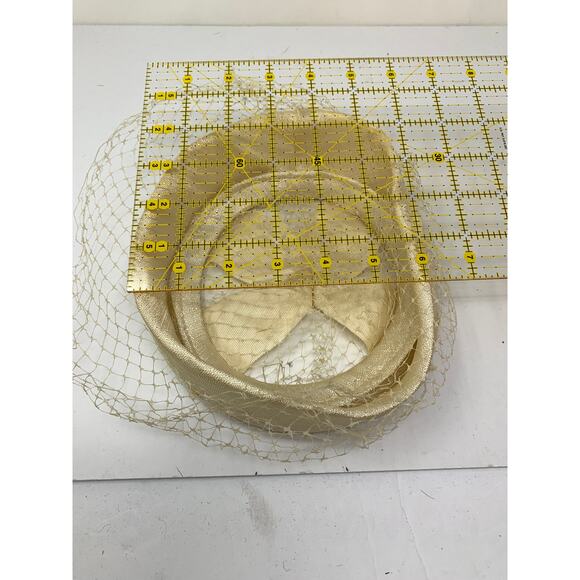 Vintage Ivory Fabric Hat Veil Bow Detail Womens Mid Century Cocktail - Picture 7 of 7